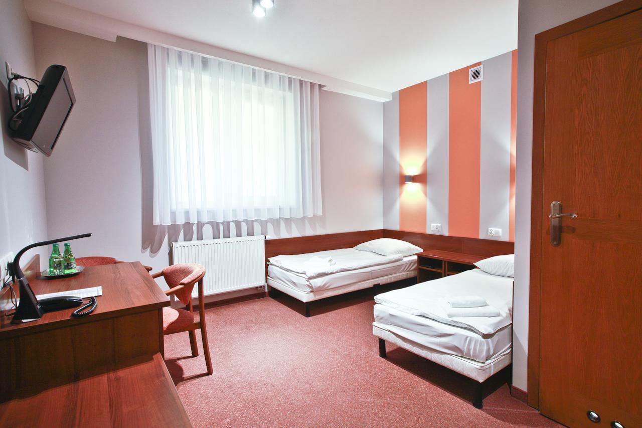 Hotel Chabrowy Dworek 테레진 외부 사진